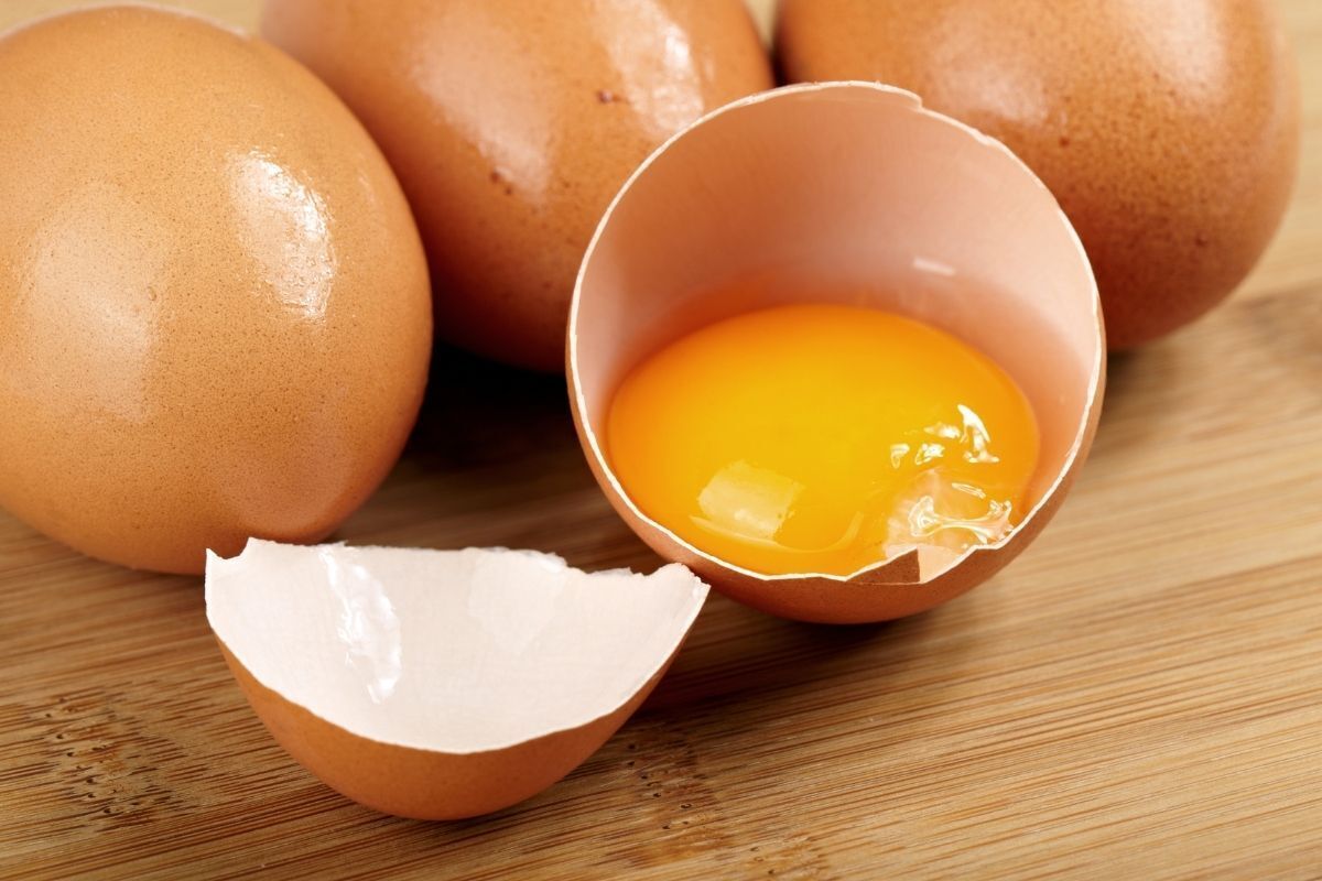 К чему снятся яйца куриные сырые разбитые. Куриные яйца во сне. Есть варёное яйцо во сне. Raw Egg. К чему снятся яйца.
